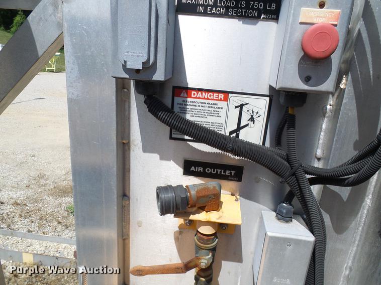 image for item DF9447 2008 Peterbilt 367 bridge inspection truck