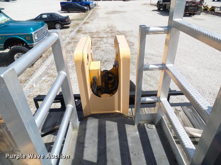 image for item DF9447 2008 Peterbilt 367 bridge inspection truck