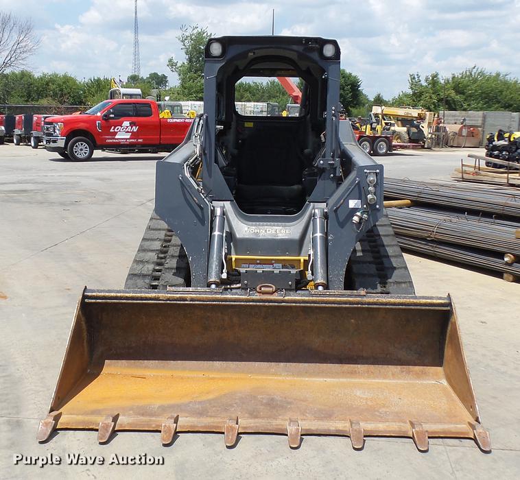 image for item DX9367 2016 John Deere 323E skid steer
