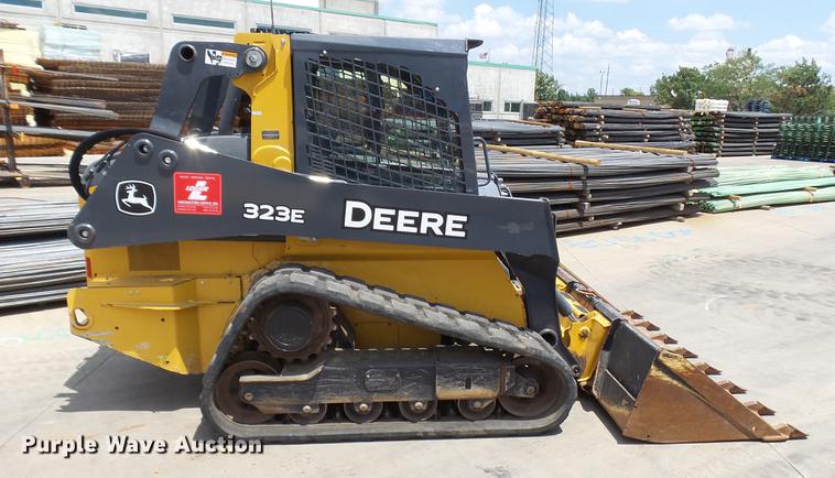 image for item DX9367 2016 John Deere 323E skid steer
