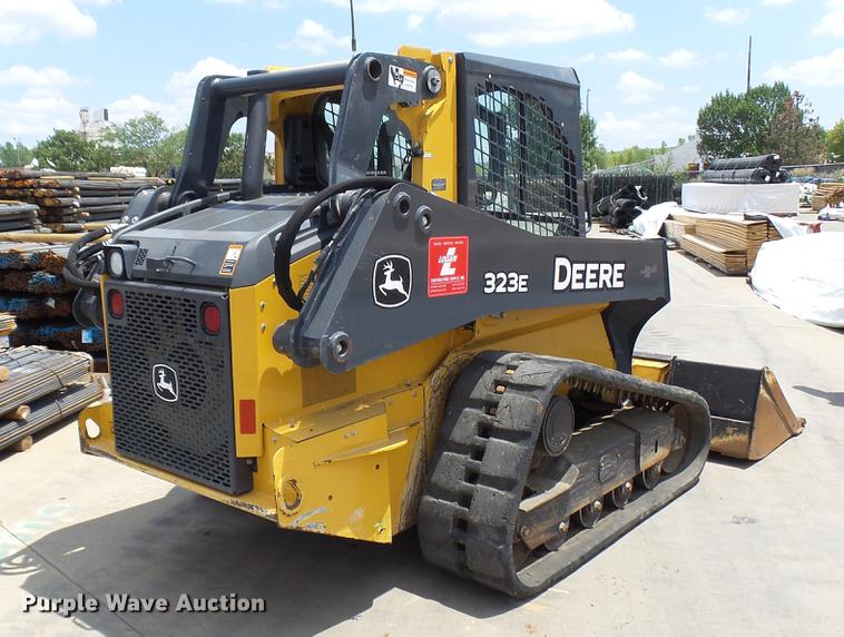 image for item DX9367 2016 John Deere 323E skid steer
