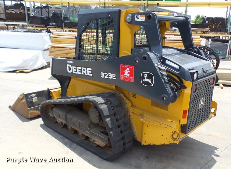 image for item DX9367 2016 John Deere 323E skid steer