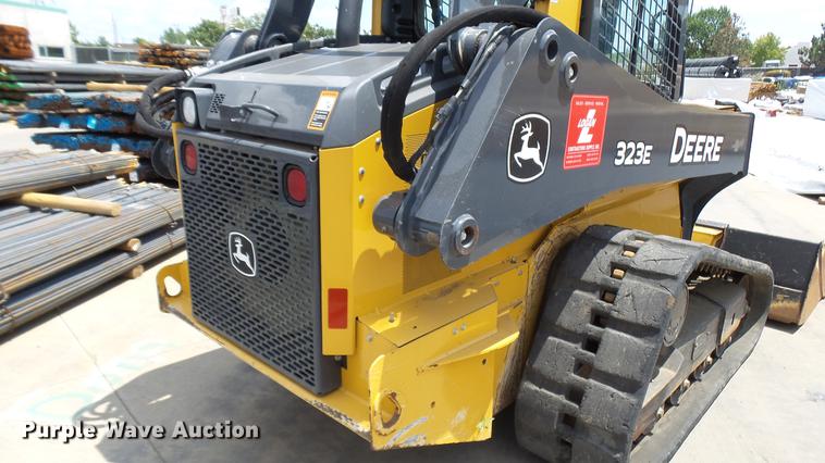 image for item DX9367 2016 John Deere 323E skid steer