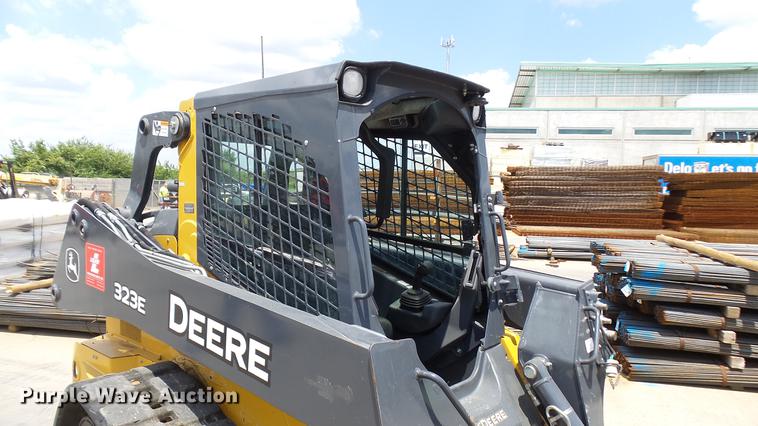 image for item DX9367 2016 John Deere 323E skid steer
