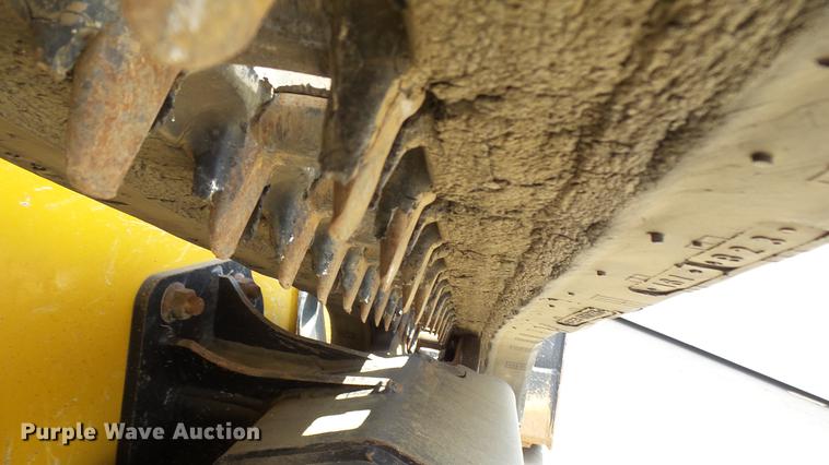 image for item DX9367 2016 John Deere 323E skid steer