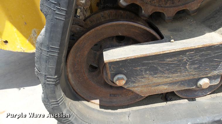 image for item DX9367 2016 John Deere 323E skid steer