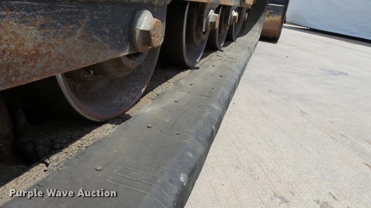 image for item DX9367 2016 John Deere 323E skid steer