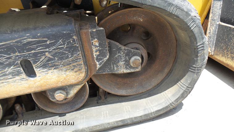 image for item DX9367 2016 John Deere 323E skid steer