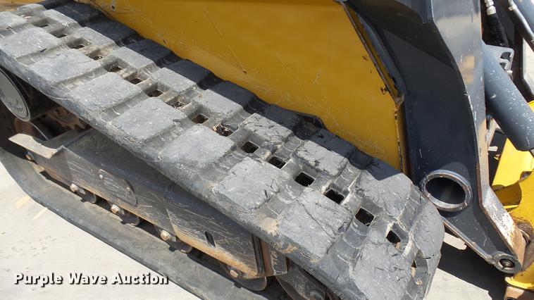 image for item DX9367 2016 John Deere 323E skid steer