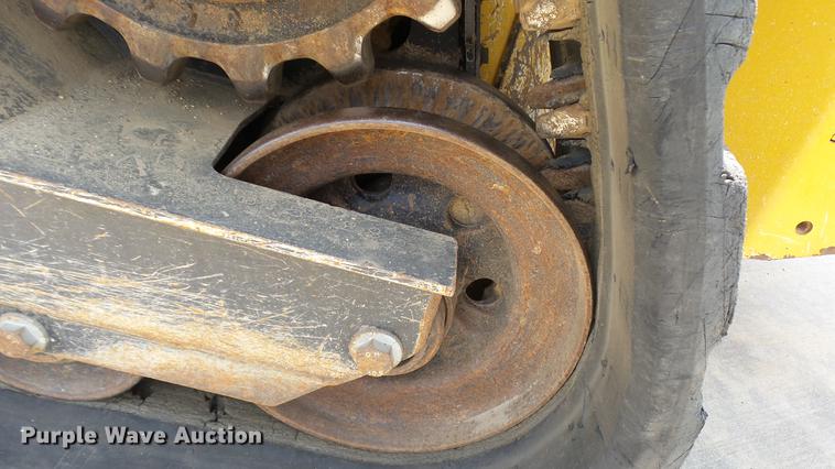 image for item DX9367 2016 John Deere 323E skid steer