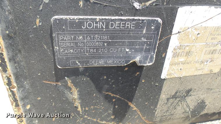 image for item DX9367 2016 John Deere 323E skid steer