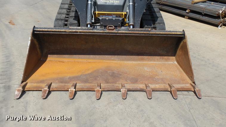 image for item DX9367 2016 John Deere 323E skid steer