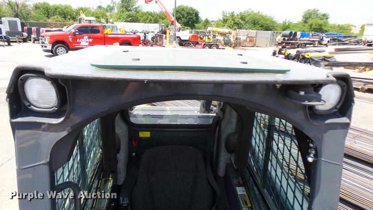 image for item DX9367 2016 John Deere 323E skid steer