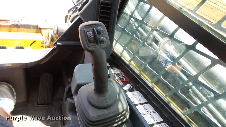 image for item DX9367 2016 John Deere 323E skid steer