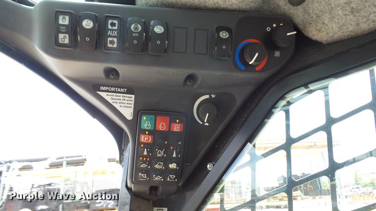 image for item DX9367 2016 John Deere 323E skid steer