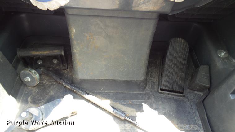 image for item DX9367 2016 John Deere 323E skid steer