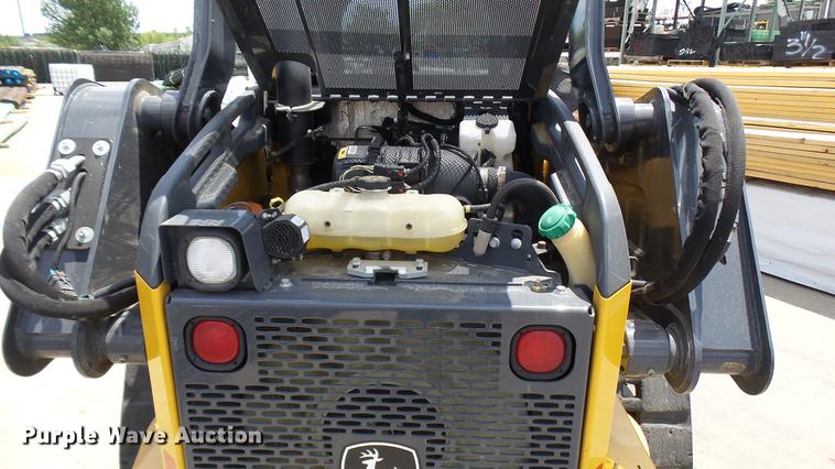 image for item DX9367 2016 John Deere 323E skid steer