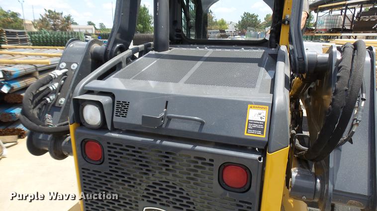 image for item DX9367 2016 John Deere 323E skid steer