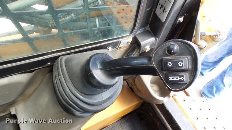 image for item DX9368 2010 Case 440 CT Series III skid steer