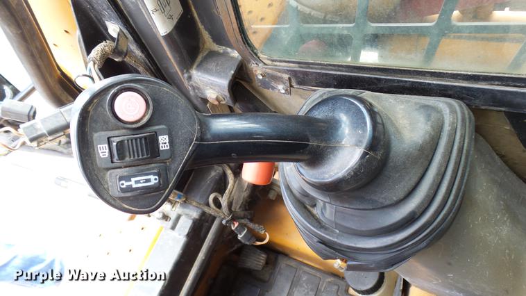 image for item DX9368 2010 Case 440 CT Series III skid steer