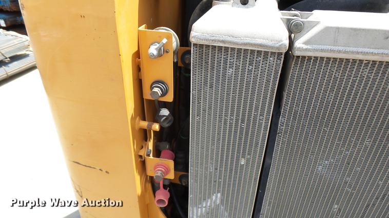 image for item DX9368 2010 Case 440 CT Series III skid steer