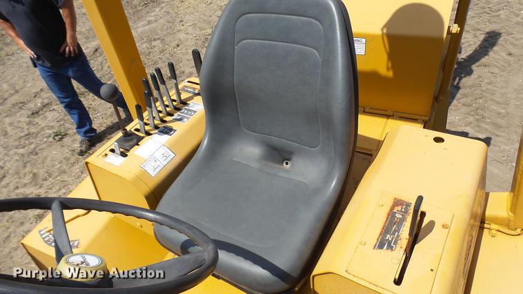 image for item DX9437 2002 Vermeer V8550A trencher