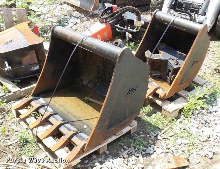 (3) Tag excavator buckets in Olathe, KS Item DX9440 sold Purple Wave