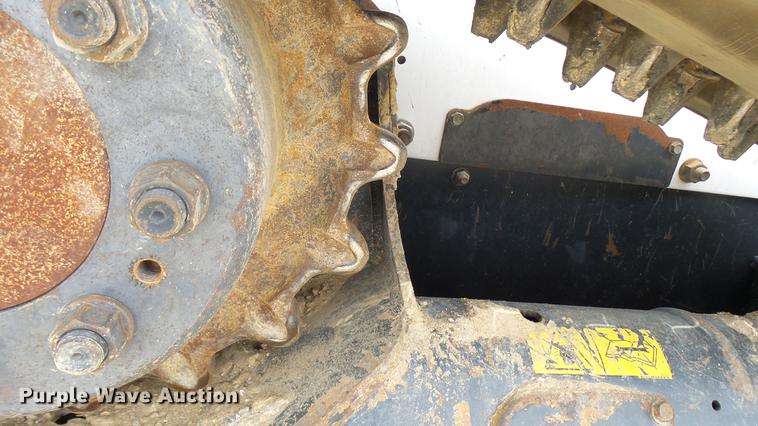 image for item DX9442 2017 Bobcat T650 skid steer