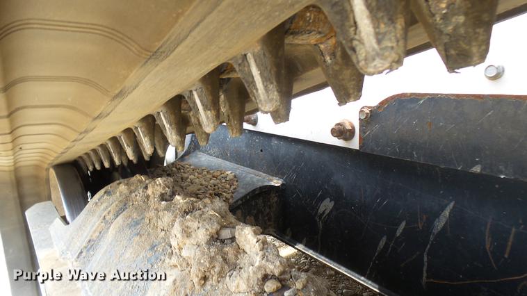 image for item DX9442 2017 Bobcat T650 skid steer