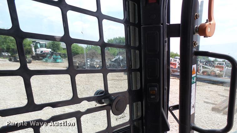 image for item DX9442 2017 Bobcat T650 skid steer