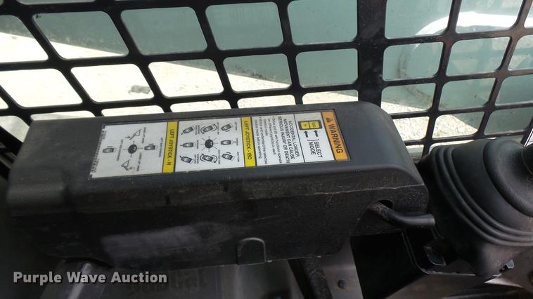 image for item DX9442 2017 Bobcat T650 skid steer