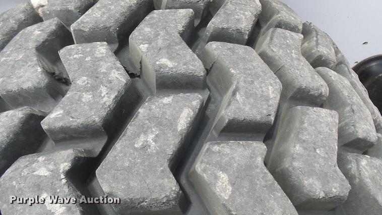 image for item DX9444 2014 Bobcat S650 skid steer