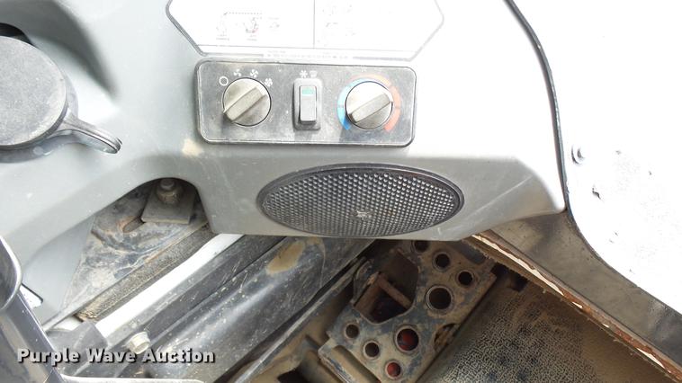 image for item DX9444 2014 Bobcat S650 skid steer