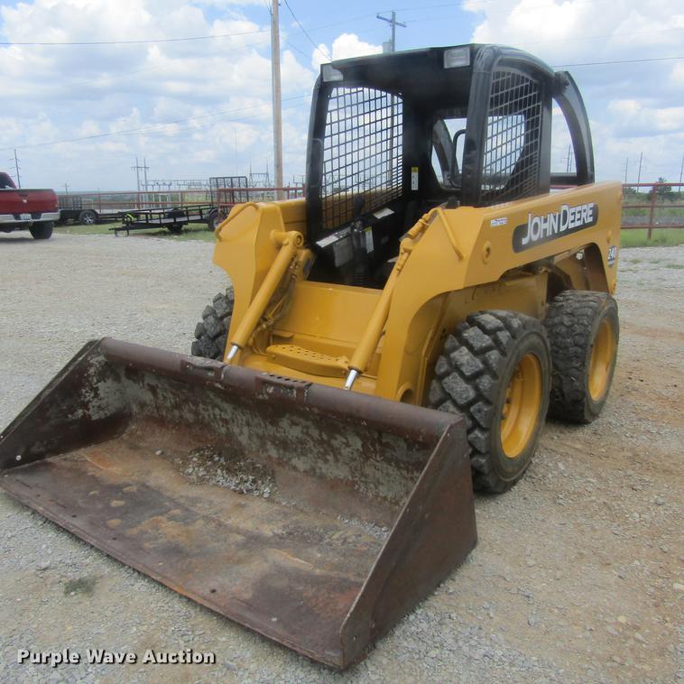 image for item EB9608 1999 John Deere 240 skid steer