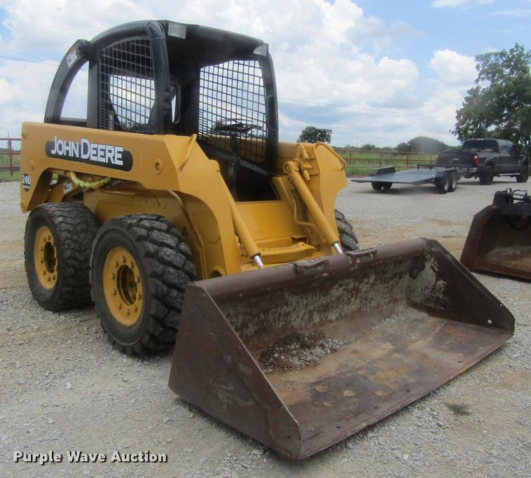 image for item EB9608 1999 John Deere 240 skid steer