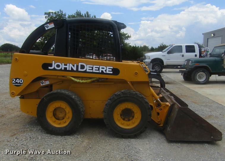 image for item EB9608 1999 John Deere 240 skid steer
