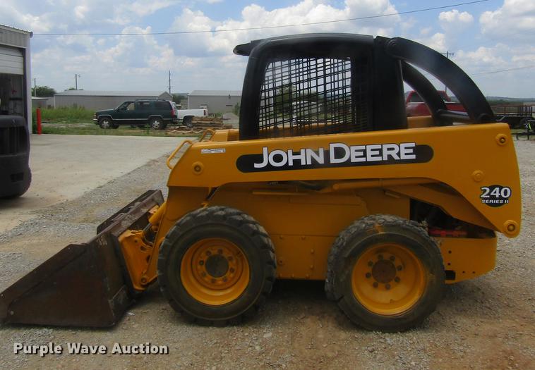 image for item EB9608 1999 John Deere 240 skid steer