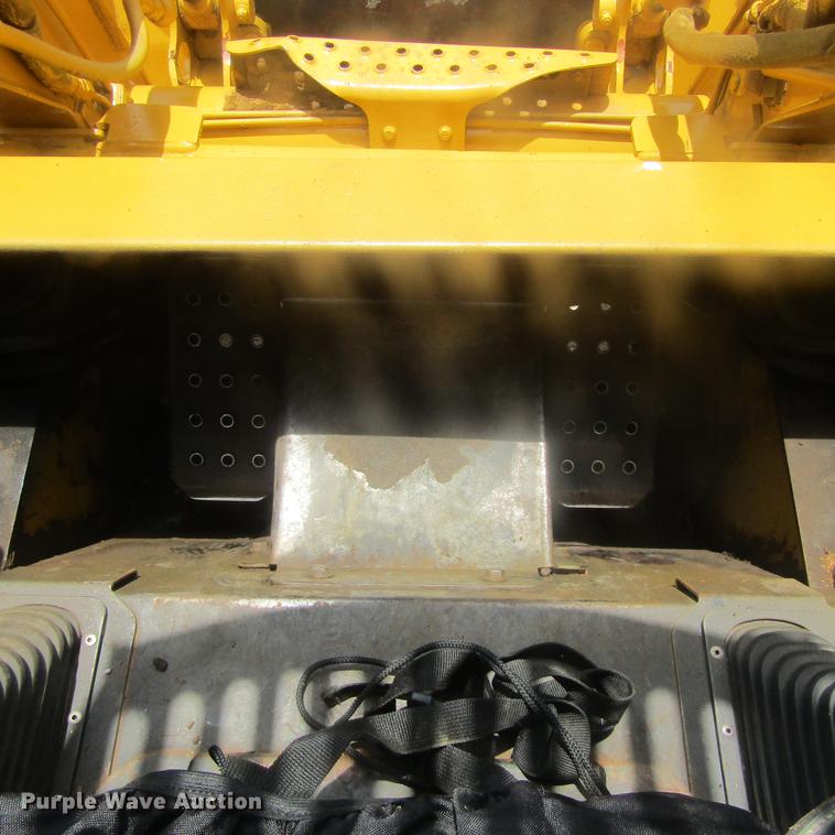 image for item EB9608 1999 John Deere 240 skid steer