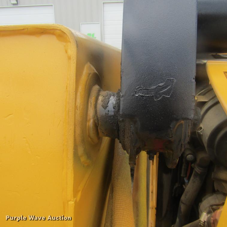 image for item EB9608 1999 John Deere 240 skid steer