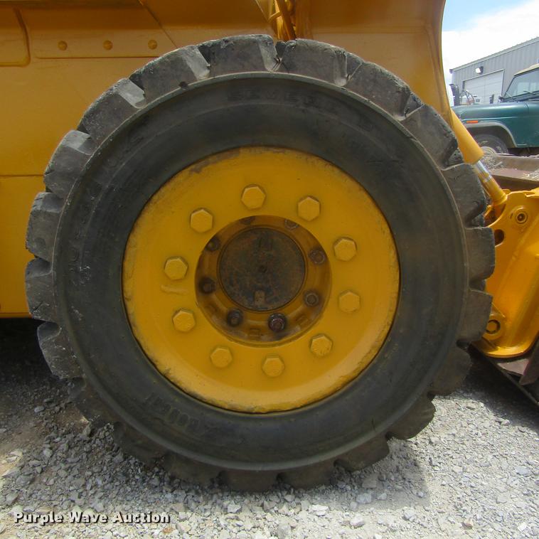 image for item EB9608 1999 John Deere 240 skid steer