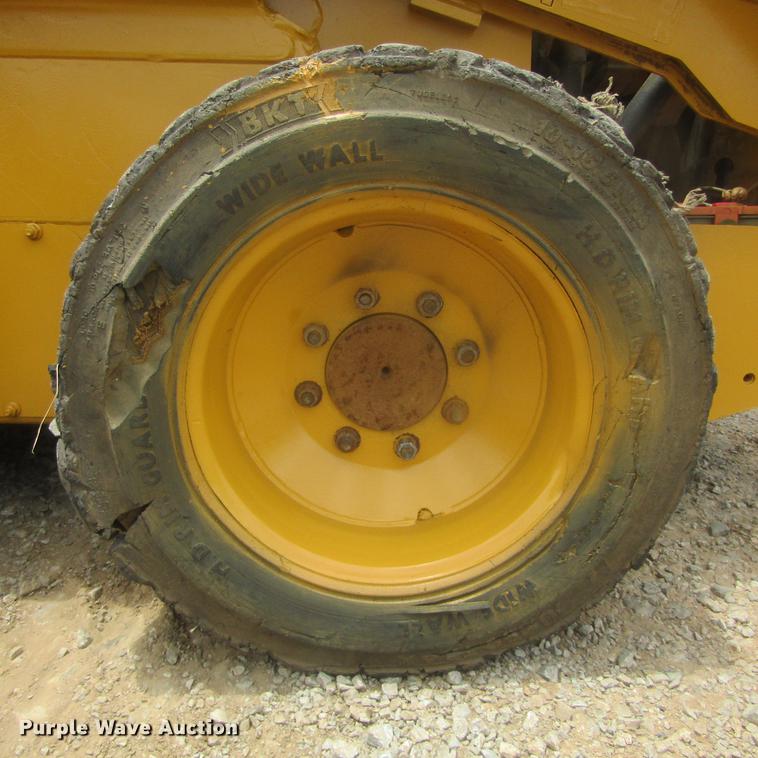 image for item EB9608 1999 John Deere 240 skid steer