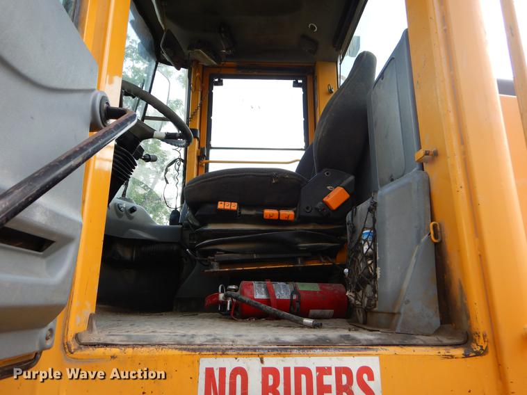 image for item EC9452 2005 Volvo L120E wheel loader