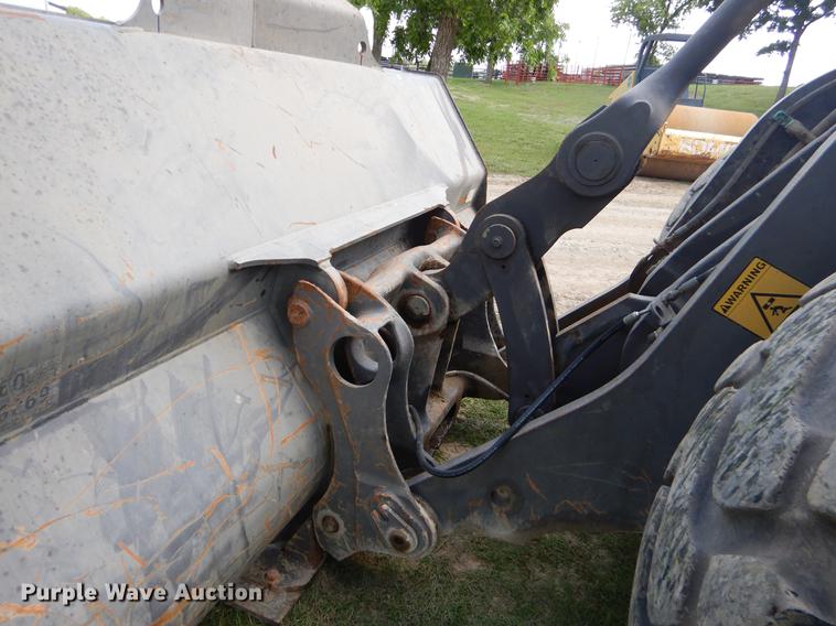 image for item EC9452 2005 Volvo L120E wheel loader