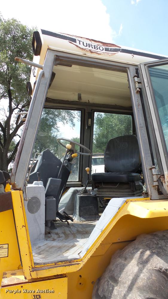 image for item EF9223 JCB 1400B backhoe