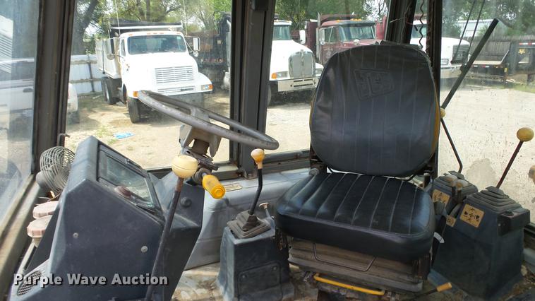 image for item EF9223 JCB 1400B backhoe