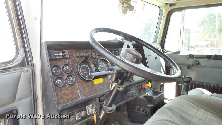 image for item EF9224 1993 Kenworth T600 dump truck