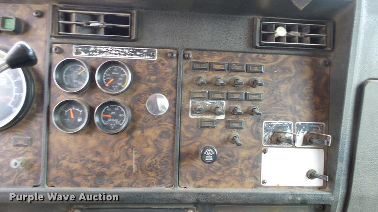 image for item EF9224 1993 Kenworth T600 dump truck