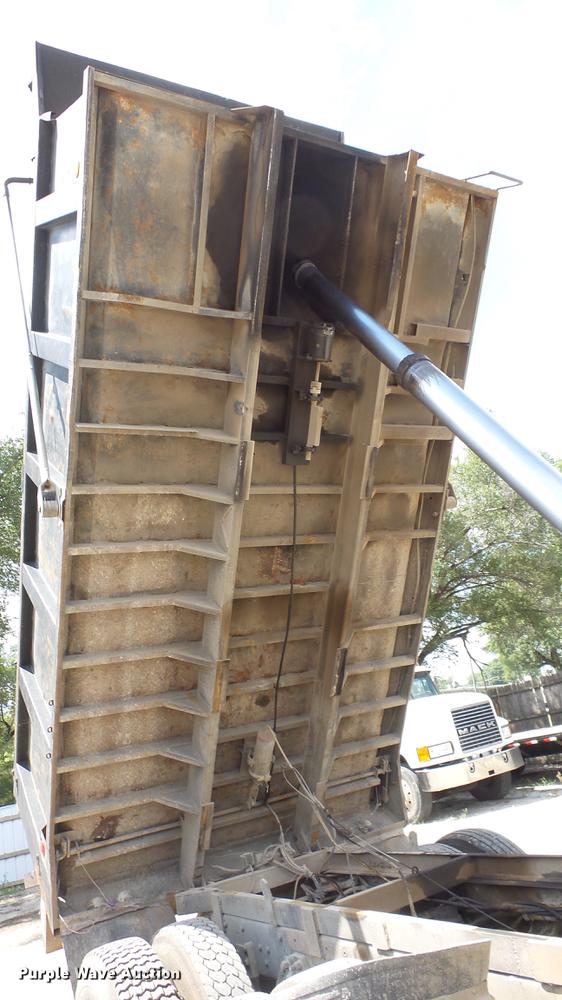 image for item EF9224 1993 Kenworth T600 dump truck