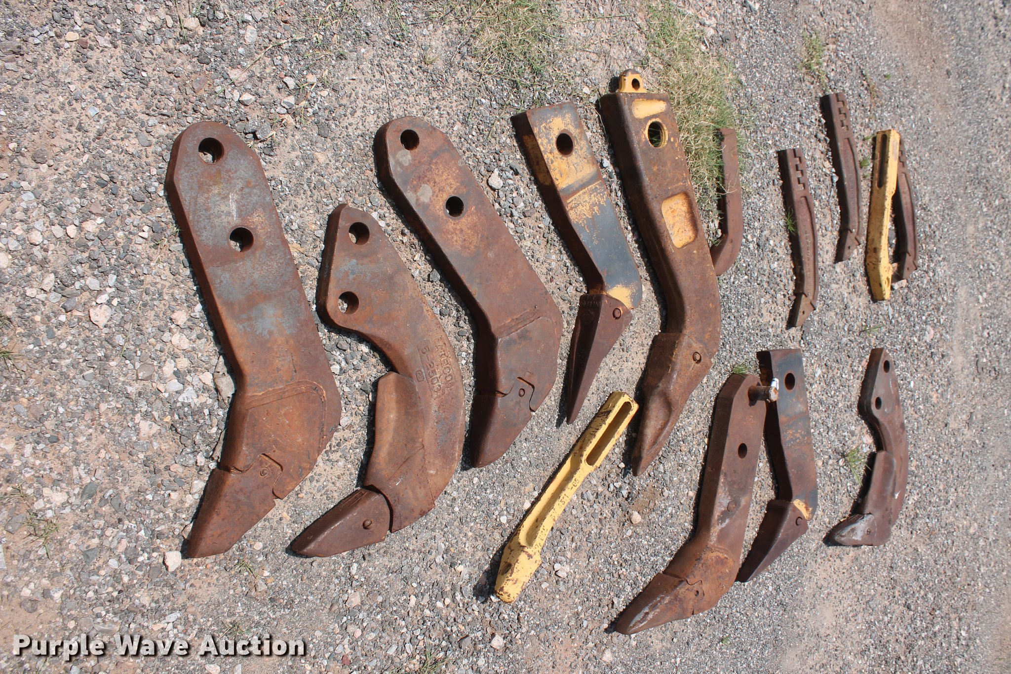 (14) Caterpillar and Hensley ripper shanks in Edmond, OK | Item DZ9950 ...