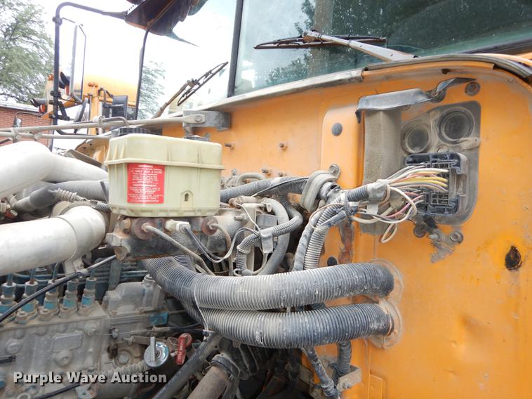 image for item DB8345 1995 International 3800 Thomas school bus